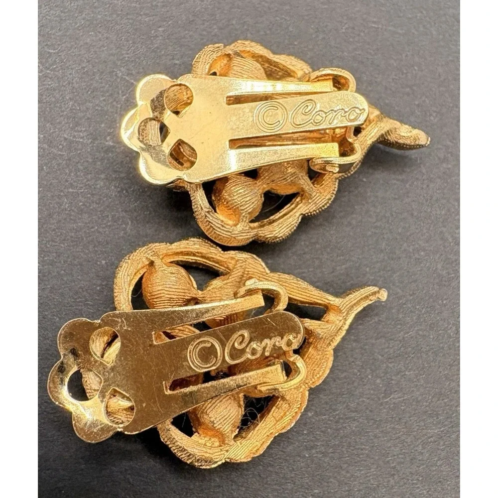 Vintage Coro Textured Gold Tone‎ & Faux Pearl Floral Leaf Clip on Earrings